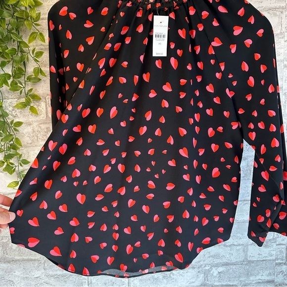 Ann Taylor heart novelty print blouse women’s size XS NWT black red and pink - Picture 5 of 6